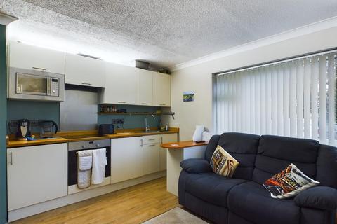 1 bedroom flat for sale, 2a Reddown Road, Coulsdon CR5