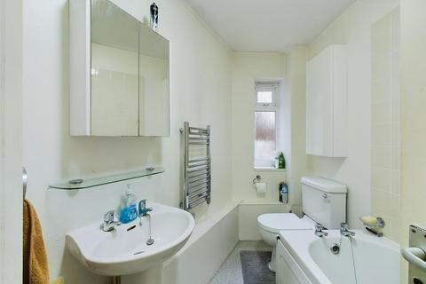 1 bedroom flat for sale, 2a Reddown Road, Coulsdon CR5