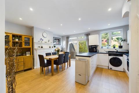 504 Chipstead Valley Road, Coulsdon, CR5 3BN
