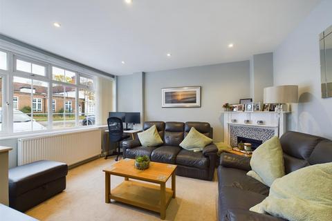 504 Chipstead Valley Road, Coulsdon, CR5 3BN