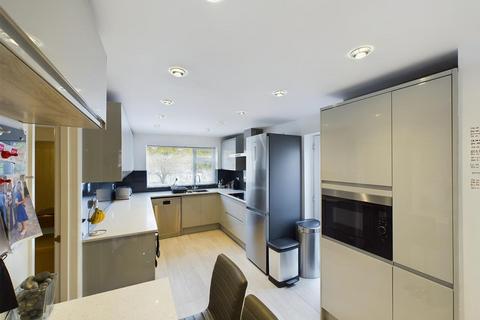 8a The Drive, Coulsdon, CR5 2BL