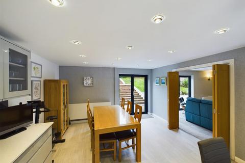 8a The Drive, Coulsdon, CR5 2BL