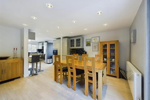 8a The Drive, Coulsdon, CR5 2BL