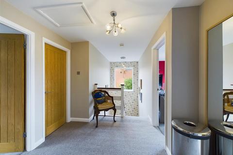 8a The Drive, Coulsdon, CR5 2BL