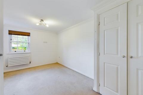 2 bedroom flat for sale - Gawton Crescent, Coulsdon CR5