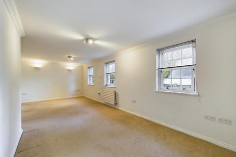 2 bedroom flat for sale, Gawton Crescent, Coulsdon CR5
