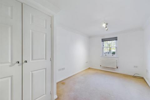19 Gawton Crescent, Coulsdon, CR5 1PN