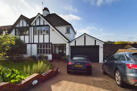 40 Bradmore Way, Coulsdon, CR5 1PA