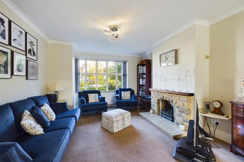 40 Bradmore Way, Coulsdon, CR5 1PA
