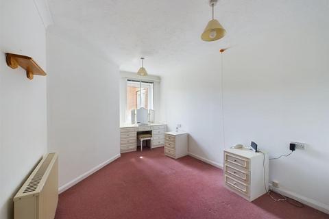 1 bedroom retirement property for sale, Brighton Road, Coulsdon CR5