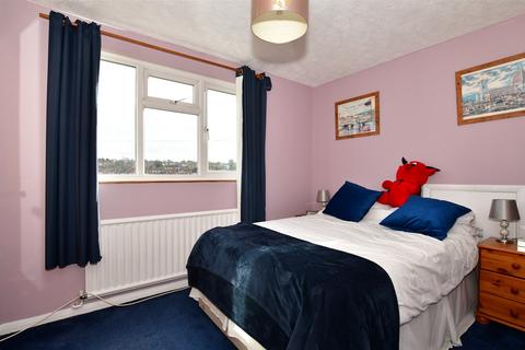 32 Nickleby Close, Rochester, ME1 2LE