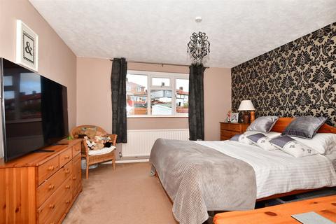 32 Nickleby Close, Rochester, ME1 2LE