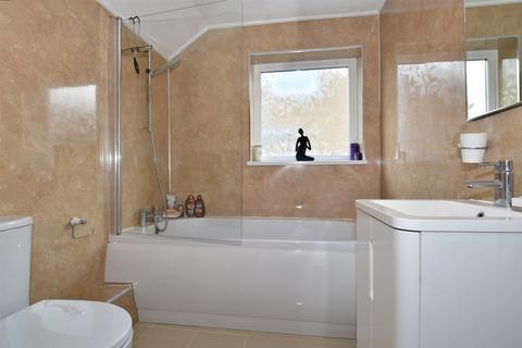 32 Nickleby Close, Rochester, ME1 2LE