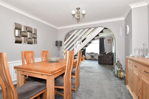 32 Nickleby Close, Rochester, ME1 2LE