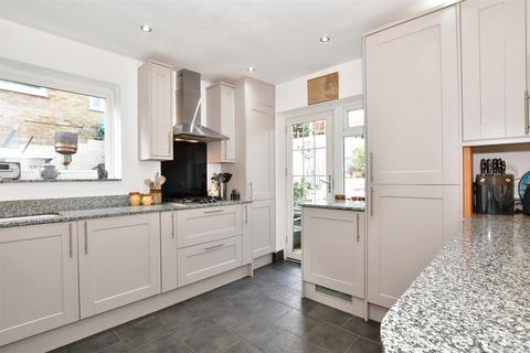 32 Nickleby Close, Rochester, ME1 2LE