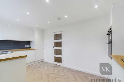 2 Avon Close, Newport Pagnell, MK16 9DH