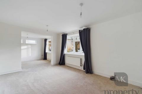 2 Avon Close, Newport Pagnell, MK16 9DH