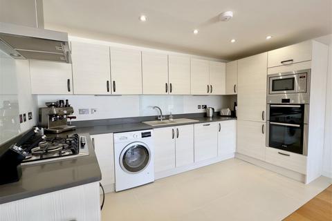 16 Bradfords Quay, Wadebridge, PL27 6QQ