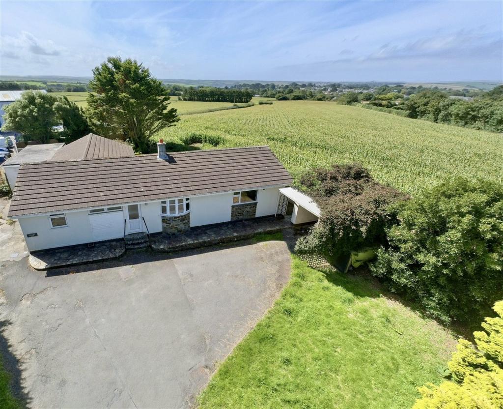 St. Minver, Wadebridge, Cornwall, PL27 6PQ 4 bed detached bungalow for