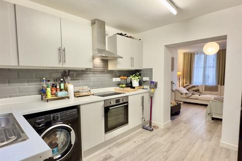 28 Fore Street, Camelford, PL32 9PG