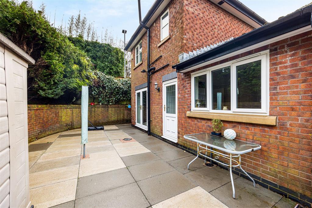 Hillspring Road, Springhead, Saddleworth 4 bed detached house for sale