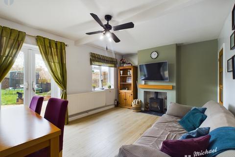 3 bedroom end of terrace house for sale, Paterson Road, Aylesbury, Buckinghamshire