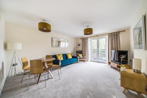 2 bedroom apartment for sale, Paynetts Court, Weybridge, KT13