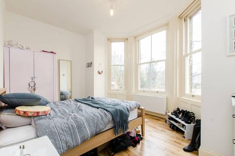 3 bedroom flat to rent, Stockwell Park Road, Brixton, London, SW9