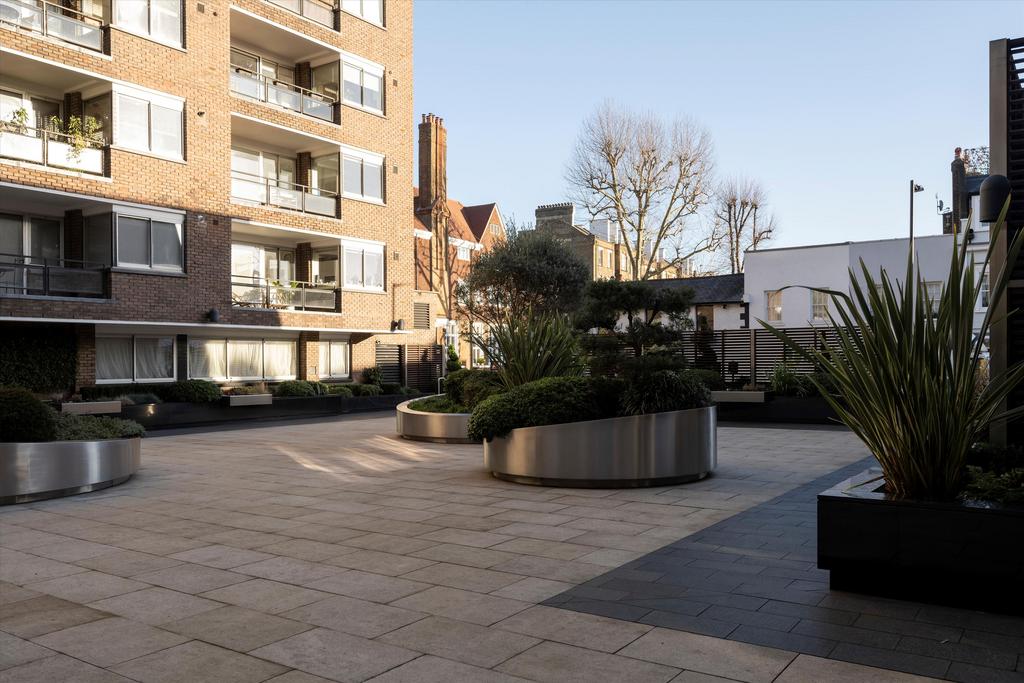 Campden Hill Road, London, W8 3 bed flat for sale £1,950,000