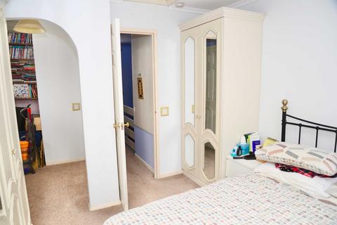36 Nuthatch Gardens, London, SE28 0DJ