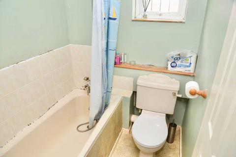 36 Nuthatch Gardens, London, SE28 0DJ