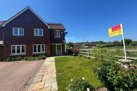 4 Dene Close, Playhatch, Reading, RG4 9FB