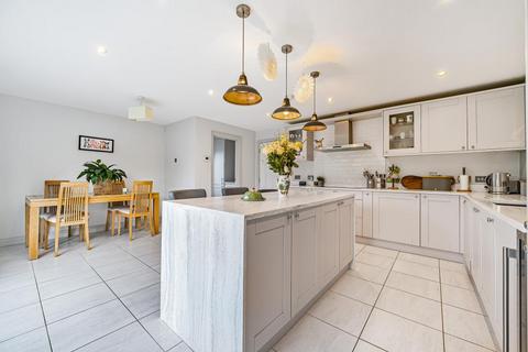 4 Dene Close, Playhatch, Reading, RG4 9FB