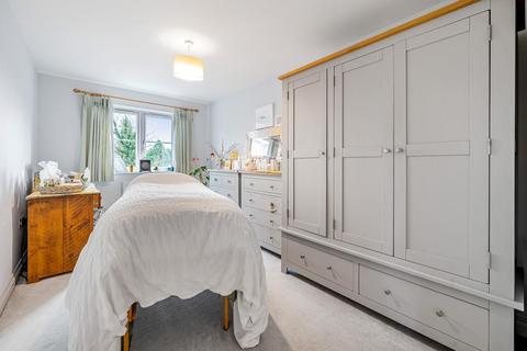 4 Dene Close, Playhatch, Reading, RG4 9FB