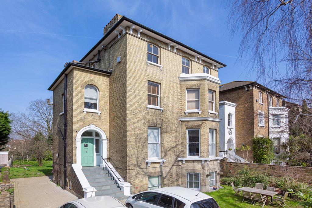 Surbiton Hill Park, Surbiton, KT5 1 bed flat for sale £320,000