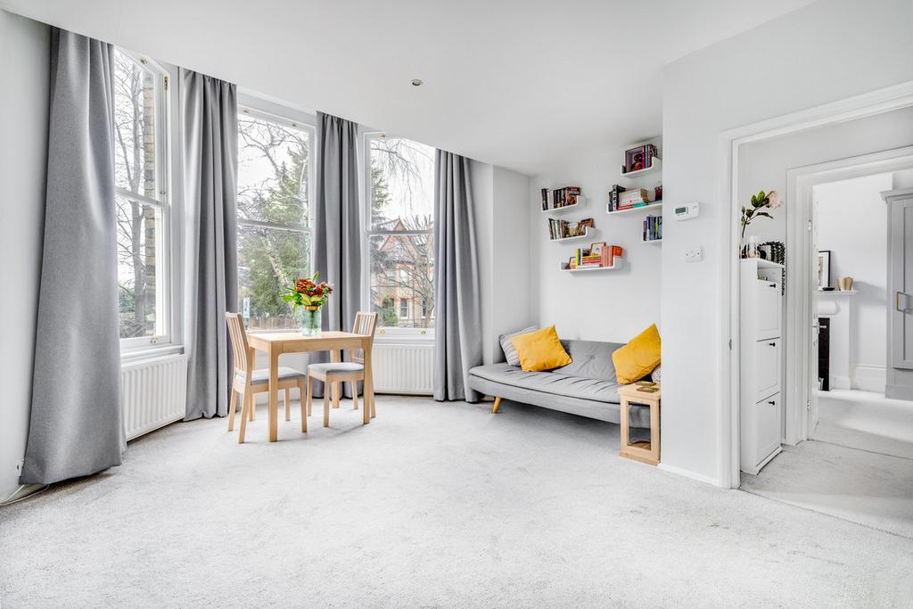 Surbiton Hill Park, Surbiton, KT5 1 bed flat for sale £320,000