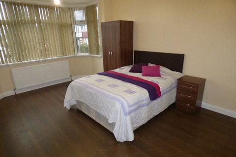 1 bedroom in a house share to rent, 265 Stockingstone Road, Luton LU2