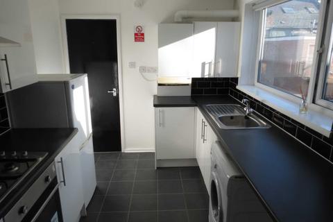 3 bedroom flat to rent - Croydon Road, Newcastle Upon Tyne NE4
