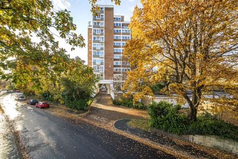 2 bedroom flat for sale, Guildford Road, Woking, GU22