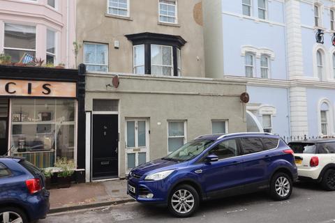 4 bedroom flat for sale, South Street, Scarborough, YO11 2BP