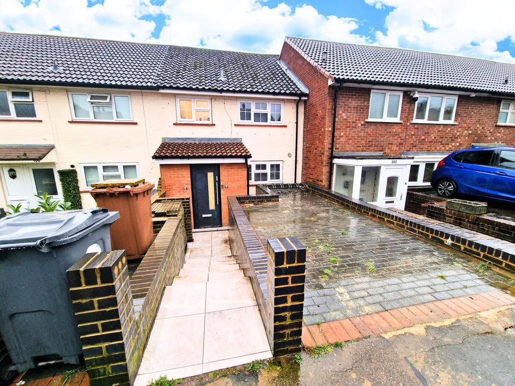Chertsey Rise, Stevenage SG2 4 bed terraced house for sale £410,000
