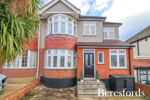 24 Blenheim Gardens, Aveley, South Ockendon, RM15 4EB