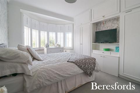 24 Blenheim Gardens, Aveley, South Ockendon, RM15 4EB