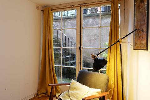2 bedroom flat for sale, 12 Campbells Close, Edinburgh, EH8 8JJ