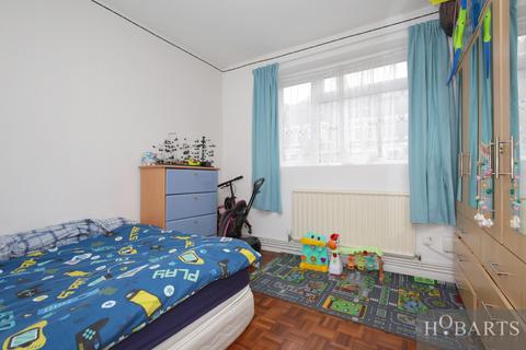 2 bedroom flat for sale, Park Avenue, Maple Durham Court, N13