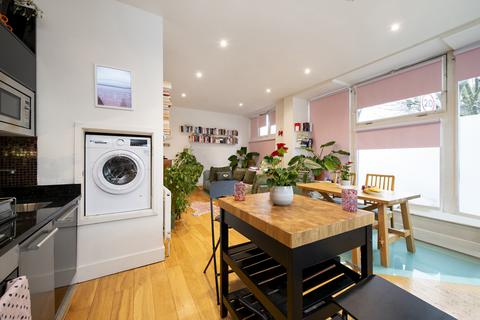 2 bedroom maisonette to rent, Prince of Wales Road, Kentish Town, London