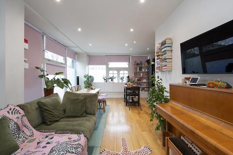 2 bedroom maisonette to rent, Prince of Wales Road, Kentish Town, London