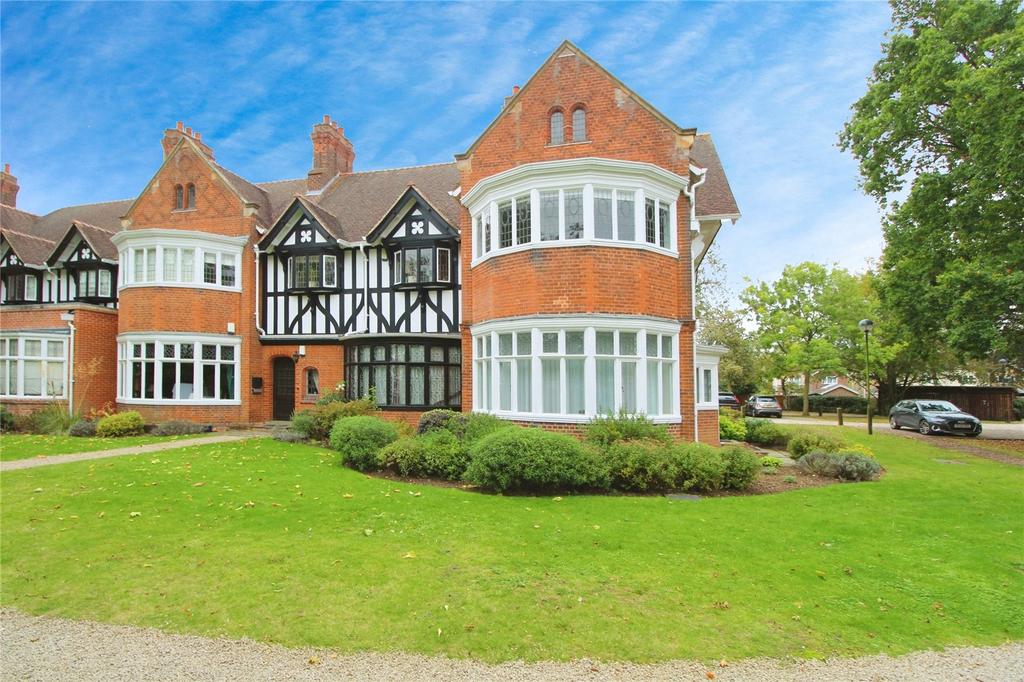 Lexden Road, Lexden, Colchester, Essex, CO3 2 bed apartment for sale