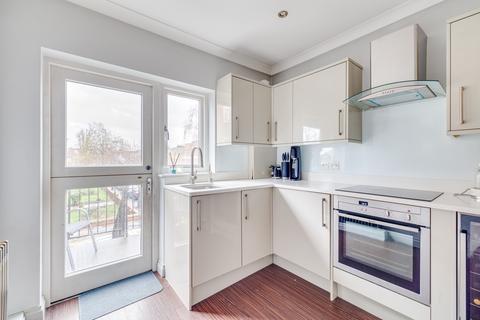 2 bedroom flat for sale, Fulham Road, Fulham, London