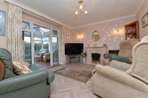 2 bedroom bungalow for sale, Chiltern Drive, Barton on Sea, New Milton, Hampshire, BH25
